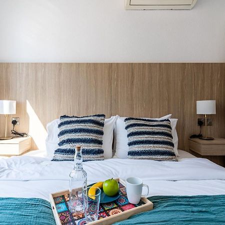 Whispering Palms 1-Br Apt By Finikoudes Beach ลาร์นาคา ภายนอก รูปภาพ