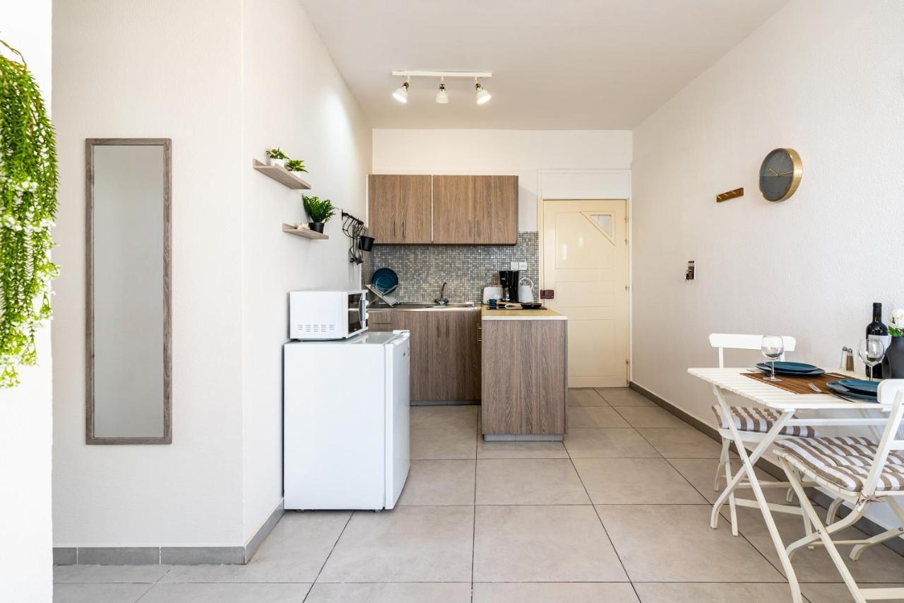 Whispering Palms 1-Br Apt By Finikoudes Beach ลาร์นาคา ภายนอก รูปภาพ