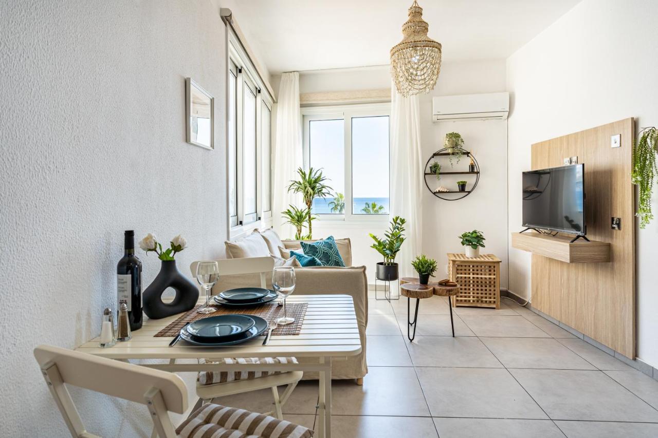 Whispering Palms 1-Br Apt By Finikoudes Beach ลาร์นาคา ภายนอก รูปภาพ